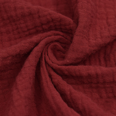 Cuatro capas 125-130GSM se arrugan la tela Gauze Fabric rojo de la estopilla
