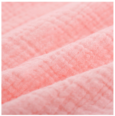 Tres capas del algodón suave rosado Gauze Fabric Yarn Dyed 144X114 cómodo