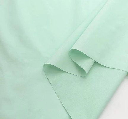 57" la capa elástico de la tela el 2% Spandex 40sX40s 185GSM de la camisa de algodón de la anchura jadea durabilidad