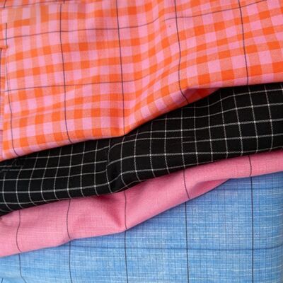 70% de poliéster 27% de rayón 3% de spandex 175 gramos de hilo teñido con pantalones de uniforme